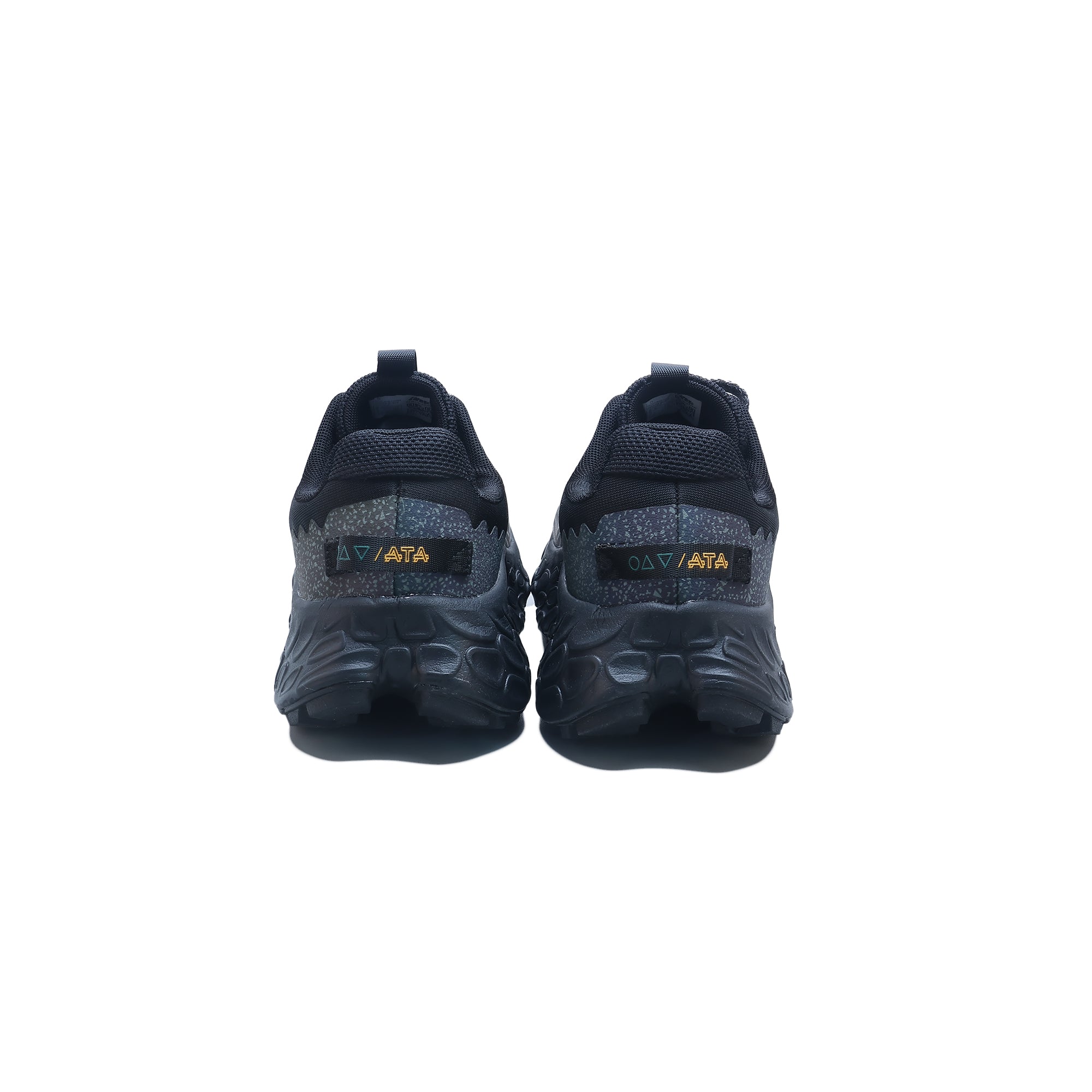 Traceable Dune Runner Dark Grey – 3/4 Angle